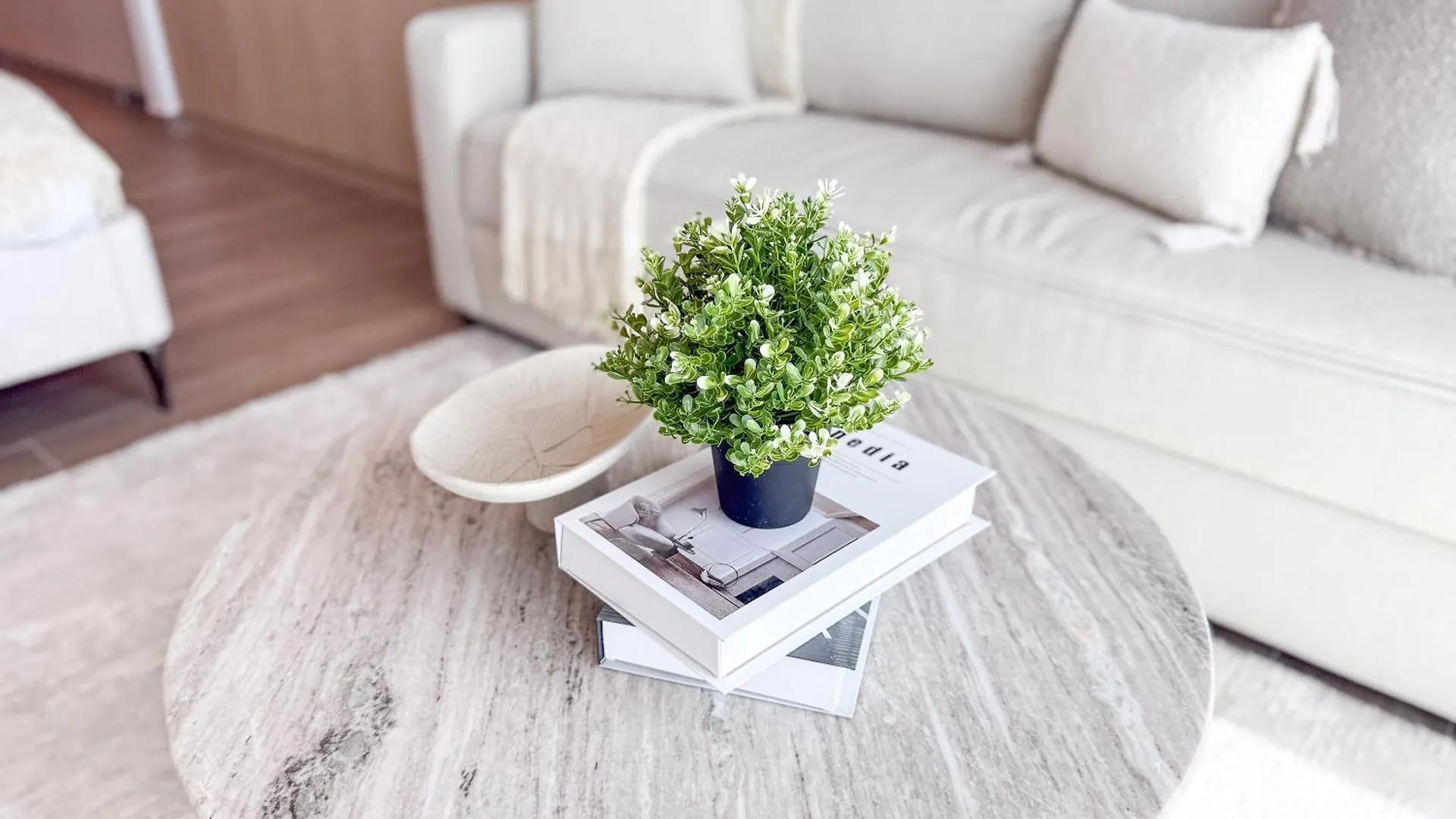 Modern Chic Studio Apartment, Belgravia Heights 2, Jvc Dubai Lägenhet